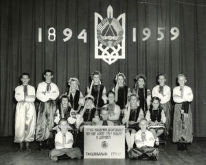 UNA Branch 175's Children's Dance Group posing for group photo