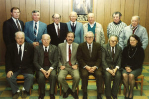 1993 UNA members talking a group photo