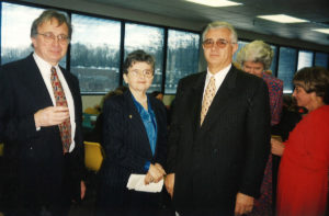 3 UNA Employees at the Main Offices 1998